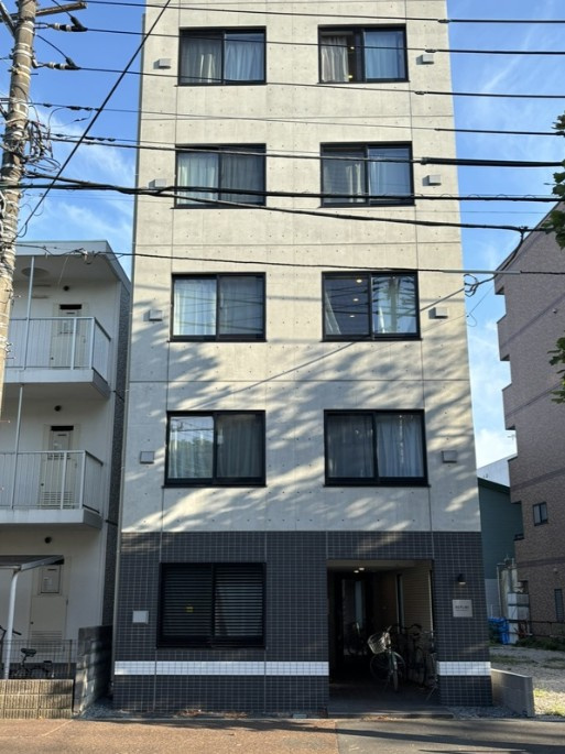 川崎市中原区上小田中７丁目の賃貸マンションのエントランス