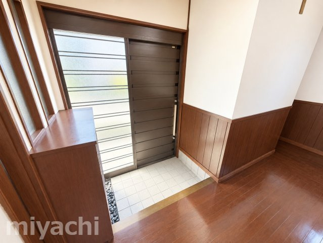 ラバーズハウス川内の玄関
