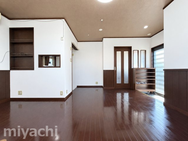 ラバーズハウス川内の居間・リビング