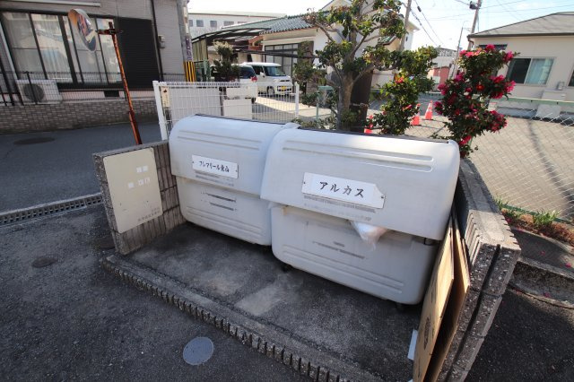 【その他共用部分】 | フレマリールヒガシヤマ | 敷地内ゴミ置き場