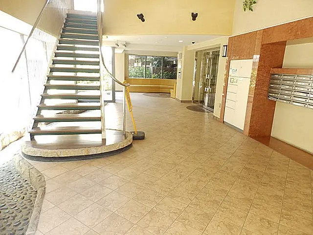 神戸市灘区中原通５丁目の賃貸マンションのロビー