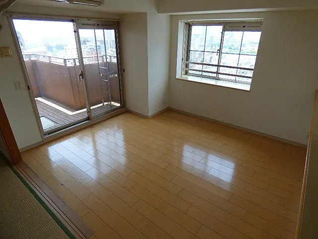 神戸市灘区中原通５丁目の賃貸マンションの居間・リビング