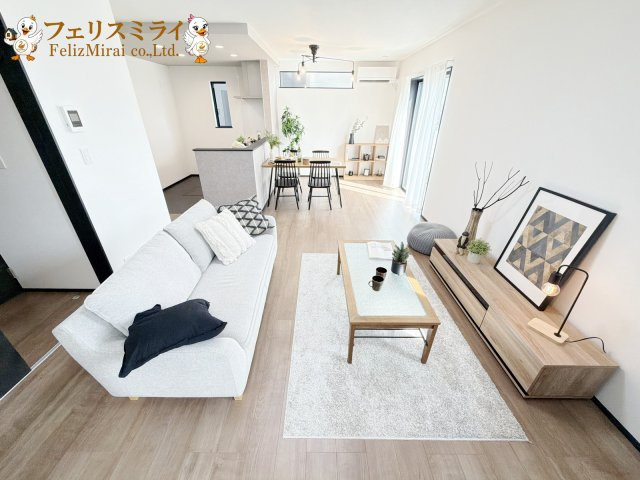 北須磨タウン　H-1号棟の居間・リビング|◎本日ご見学可能です♪
◎当社限定！ご成約特典キャンペーン実施中♪
◎住宅ローンに自信有♪
◎地元スタッフが対応致します♪
