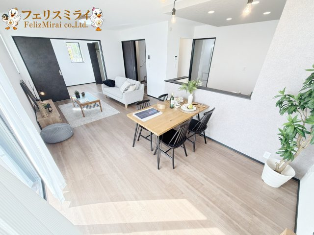 北須磨タウン　H-1号棟の居間・リビング|◎本日ご見学可能です♪
◎当社限定！ご成約特典キャンペーン実施中♪
◎住宅ローンに自信有♪
◎地元スタッフが対応致します♪