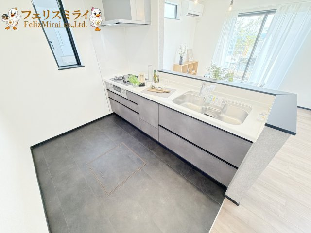 北須磨タウン　H-1号棟のキッチン|◎本日ご見学可能です♪
◎当社限定！ご成約特典キャンペーン実施中♪
◎住宅ローンに自信有♪
◎地元スタッフが対応致します♪