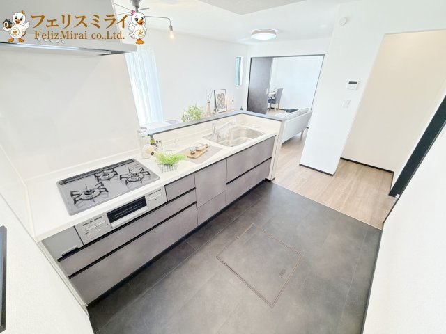 北須磨タウン　H-1号棟のキッチン|◎本日ご見学可能です♪
◎当社限定！ご成約特典キャンペーン実施中♪
◎住宅ローンに自信有♪
◎地元スタッフが対応致します♪