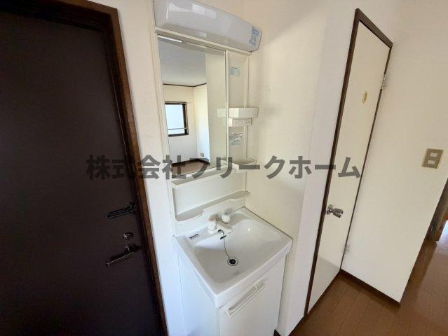 三鷹市井口３丁目の賃貸マンションの洗面所