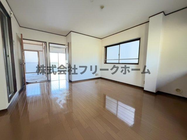 三鷹市井口３丁目の賃貸マンションの居間・リビング
