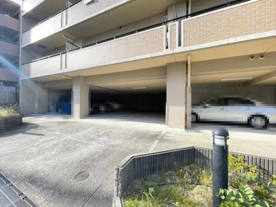 【駐車場】 | ラヴィア・フォーレ千里山
