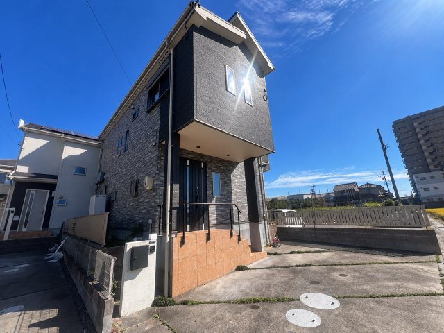中川区江松四丁目戸建の外観|道路側からの外観。北側道路幅員約4m