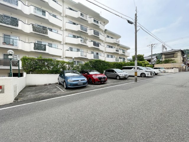 岡本センチュリーマンションの駐車場