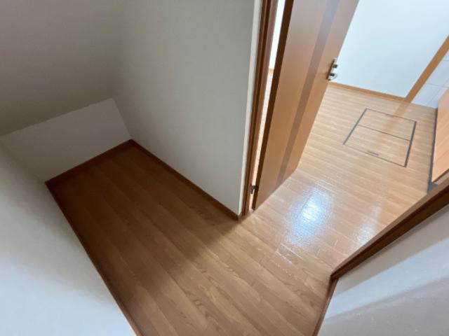 サンモールパレスの収納|階段下収納