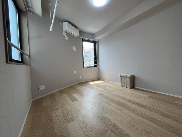 アルティザ氷川台の居間・リビング
