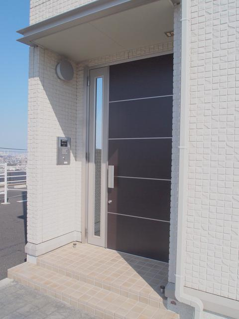 スカイヒル横濱六ッ川　B棟のエントランス