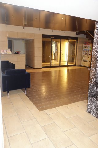 レジディア日本橋馬喰町のエントランス