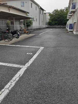 【駐車場】 | ニューシティーさかえ | 駐車場があるので、車を買う予定の方も安心です