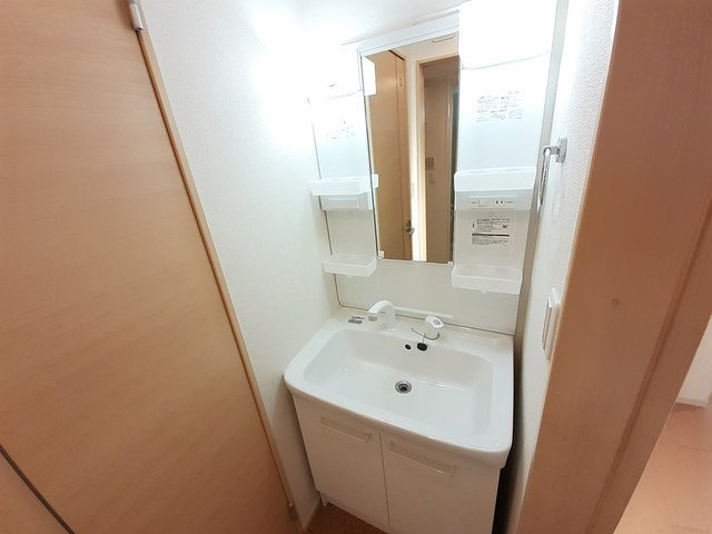 フォーリストの洗面所|明るい洗面所です