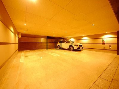 サンウエスト横浜の駐車場