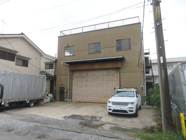 八潮市大字鶴ケ曽根の倉庫