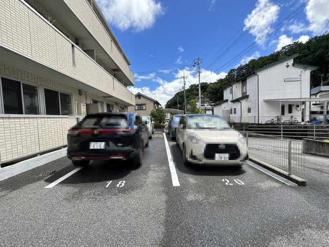 ウィルハイツ福井の駐車場