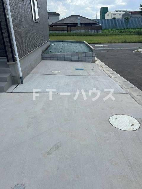 クレイドルガーデン八千代市麦丸第２　３号棟の駐車場