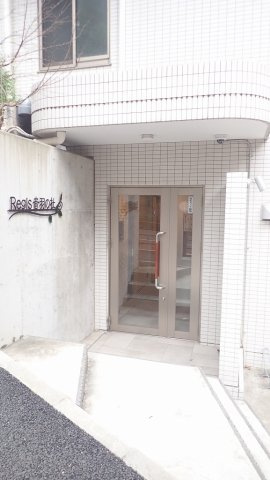 レジス音羽の杜のエントランス
