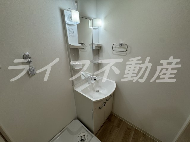 フジパレス鴻池新田駅東の独立洗面台|朝の支度にも助かる、独立の洗髪洗面化粧台