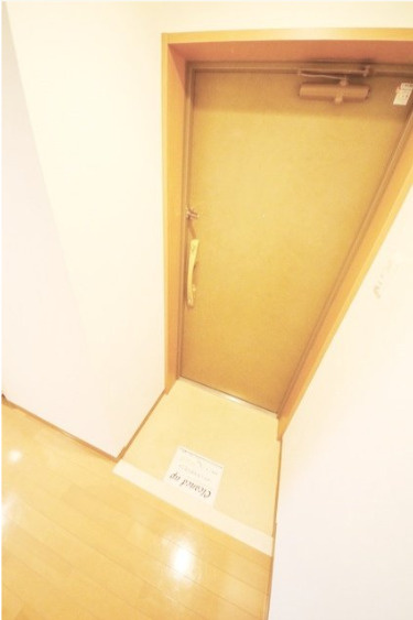 千代田区神田小川町３丁目の賃貸マンションの玄関