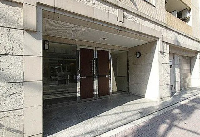 千代田区神田小川町３丁目の賃貸マンションのエントランス