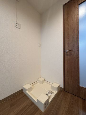 ウエストドリーム桂川の設備|室内洗濯機置場完備。毎日の身支度がスムーズに進む清潔感のある水回り。
