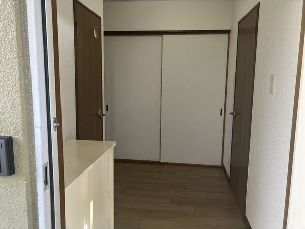 シャトー参番館の玄関