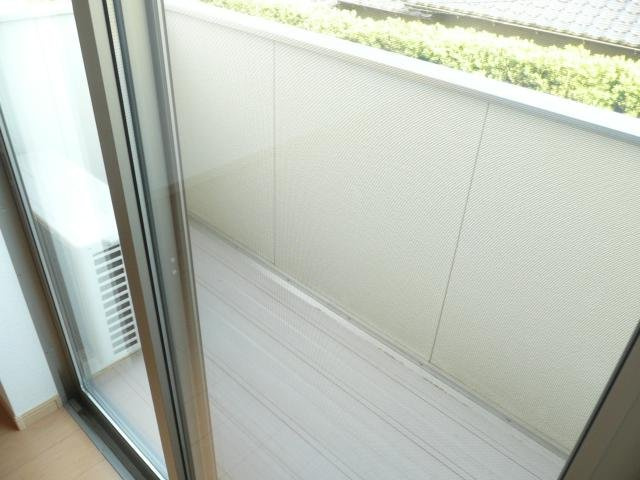 シャルムメゾンのバルコニー|開放的で明るい空間を演出してくれるバルコニーです