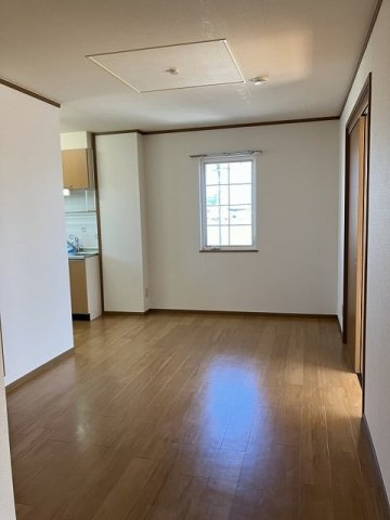 プリムヴェールⅡの居間・リビング|こちらの居間で趣味の時間をお楽しみください