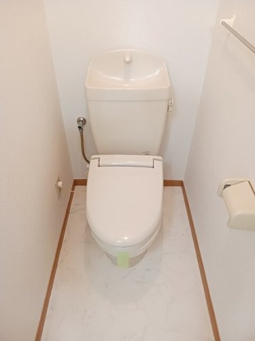エヌ．アメニティＡのトイレ|落ち着いた色調のトイレです