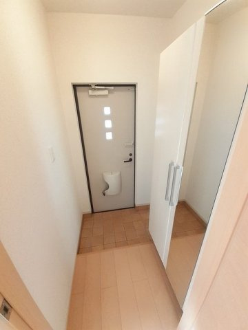 アルファードＤの玄関|収納もある玄関です