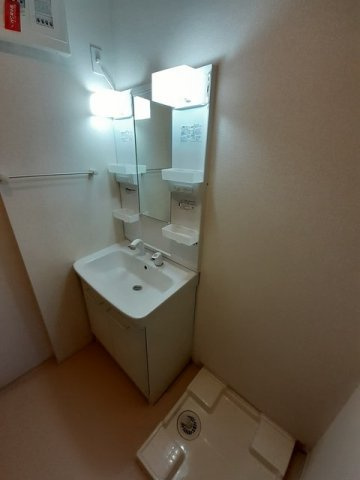 アルファードＤの洗面所|広い洗面スペース
