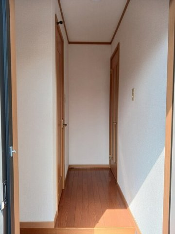 エトワール・パレⅠの玄関|収納もある玄関です