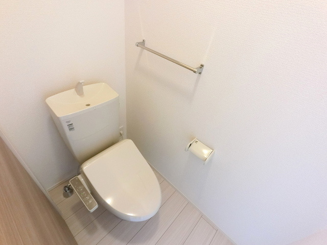 エトワールのトイレ|温水洗浄便座付きトイレです。