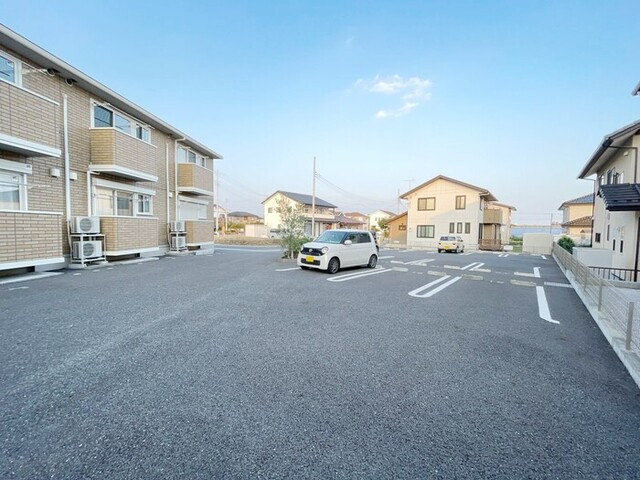 ボンヌ ジュルネの駐車場|駐車場