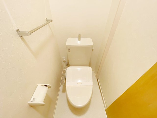 クレアシオン城北のトイレ|温水洗浄便座付きトイレです。