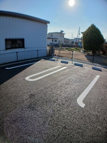 ネオヴィレッジの駐車場