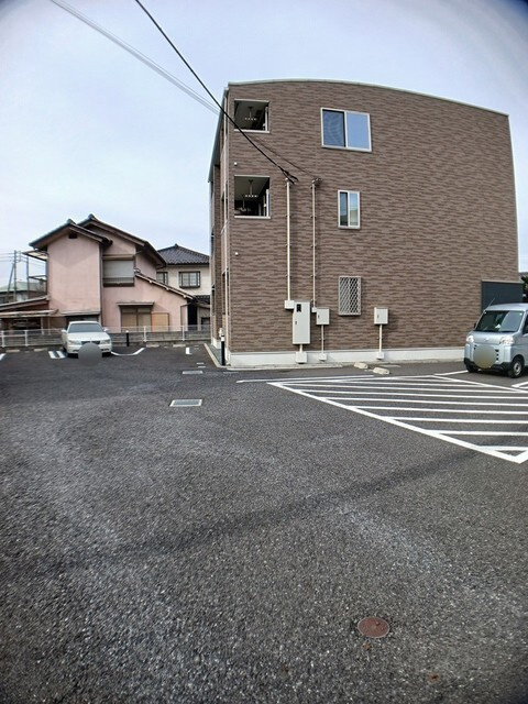 オランジュリーの駐車場