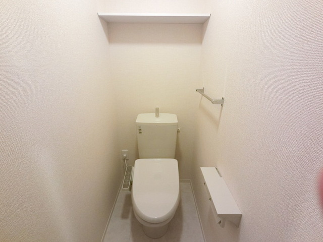 アロスネグロのトイレ|温水洗浄便座付きトイレです。