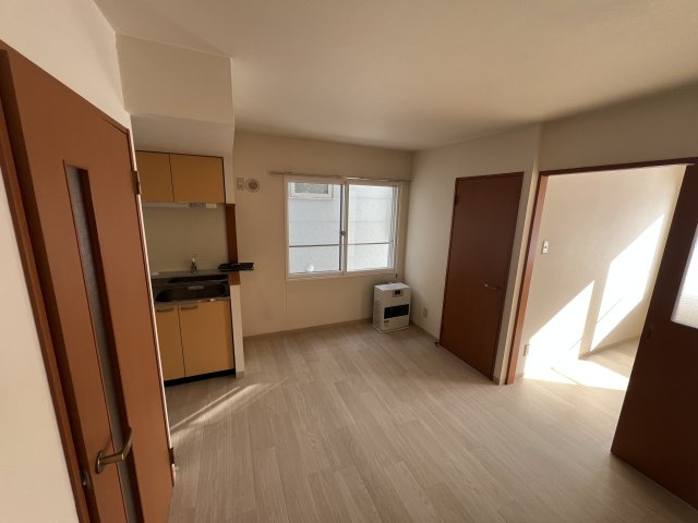 札幌市白石区菊水一条４丁目の賃貸マンションの居間・リビング