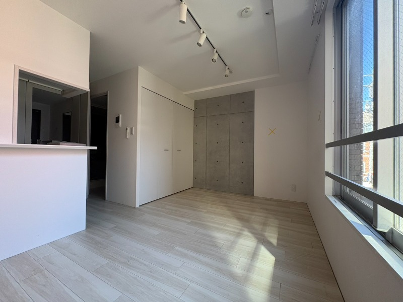 新宿区舟町の賃貸マンションの居間・リビング