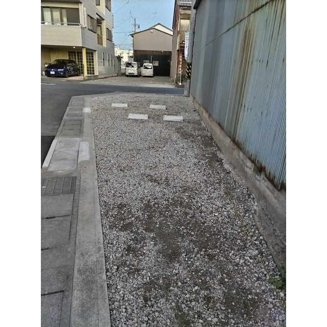 早田町3丁目4番2駐車場の駐車場