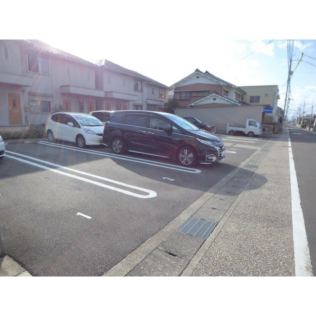 フェリーチェ長良ヶ丘の駐車場