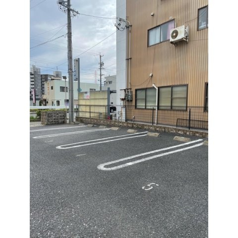 Ｔ－ＢＯＸ　ＴＯＷＥＲの駐車場