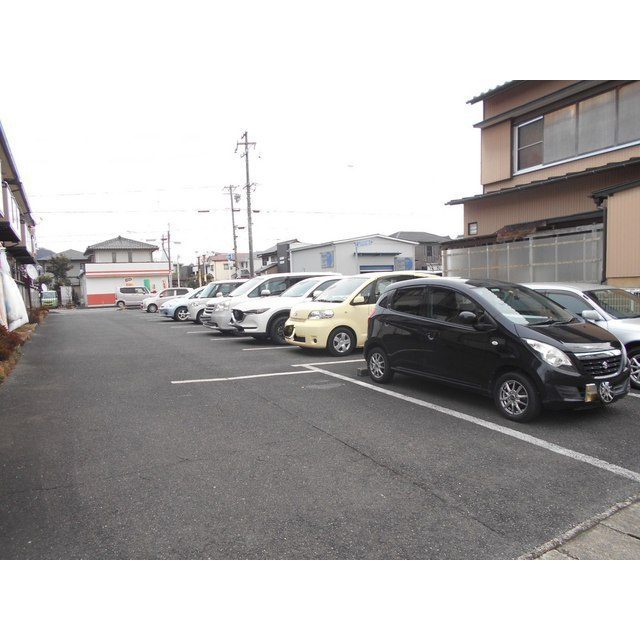 アリージェンス１０の駐車場