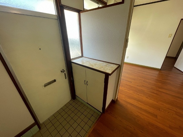 鹿子前住宅のエントランス